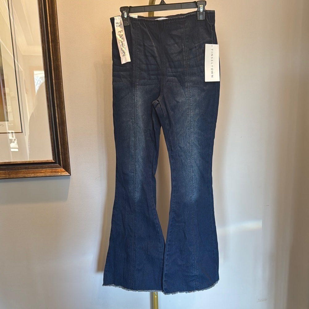 Tinseltown hi rise flare pull on jeans NWT M